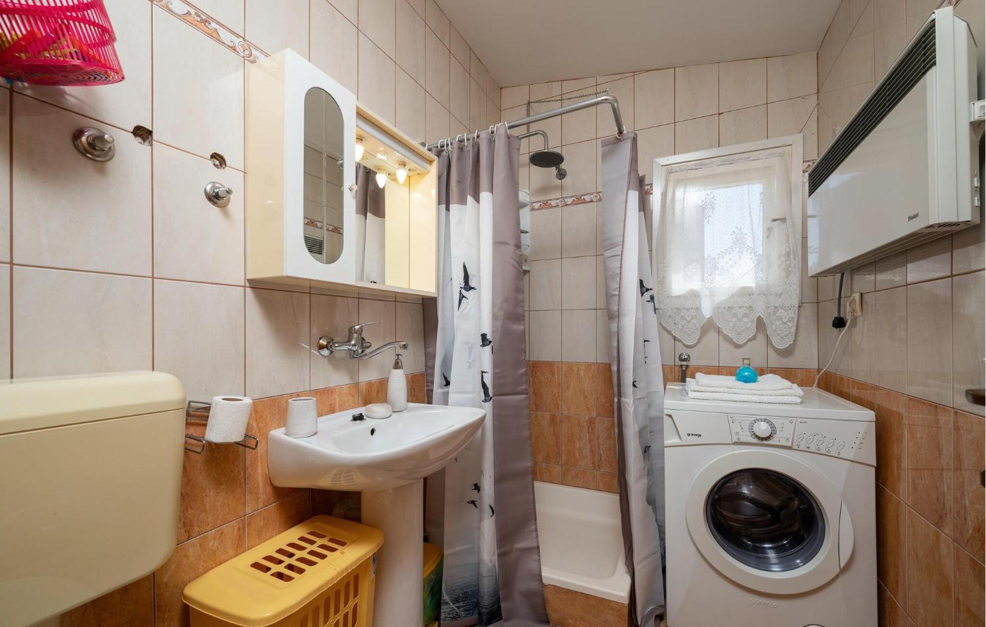 1 Bedroom Beautiful Apartment In Betiga Barbariga Dış mekan fotoğraf