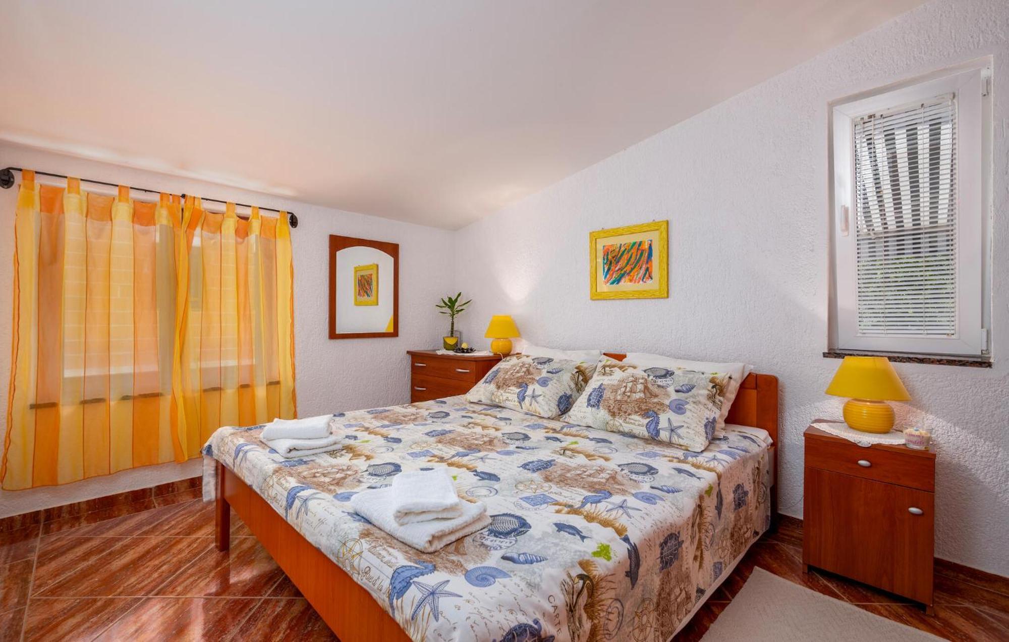 1 Bedroom Beautiful Apartment In Betiga Barbariga Dış mekan fotoğraf