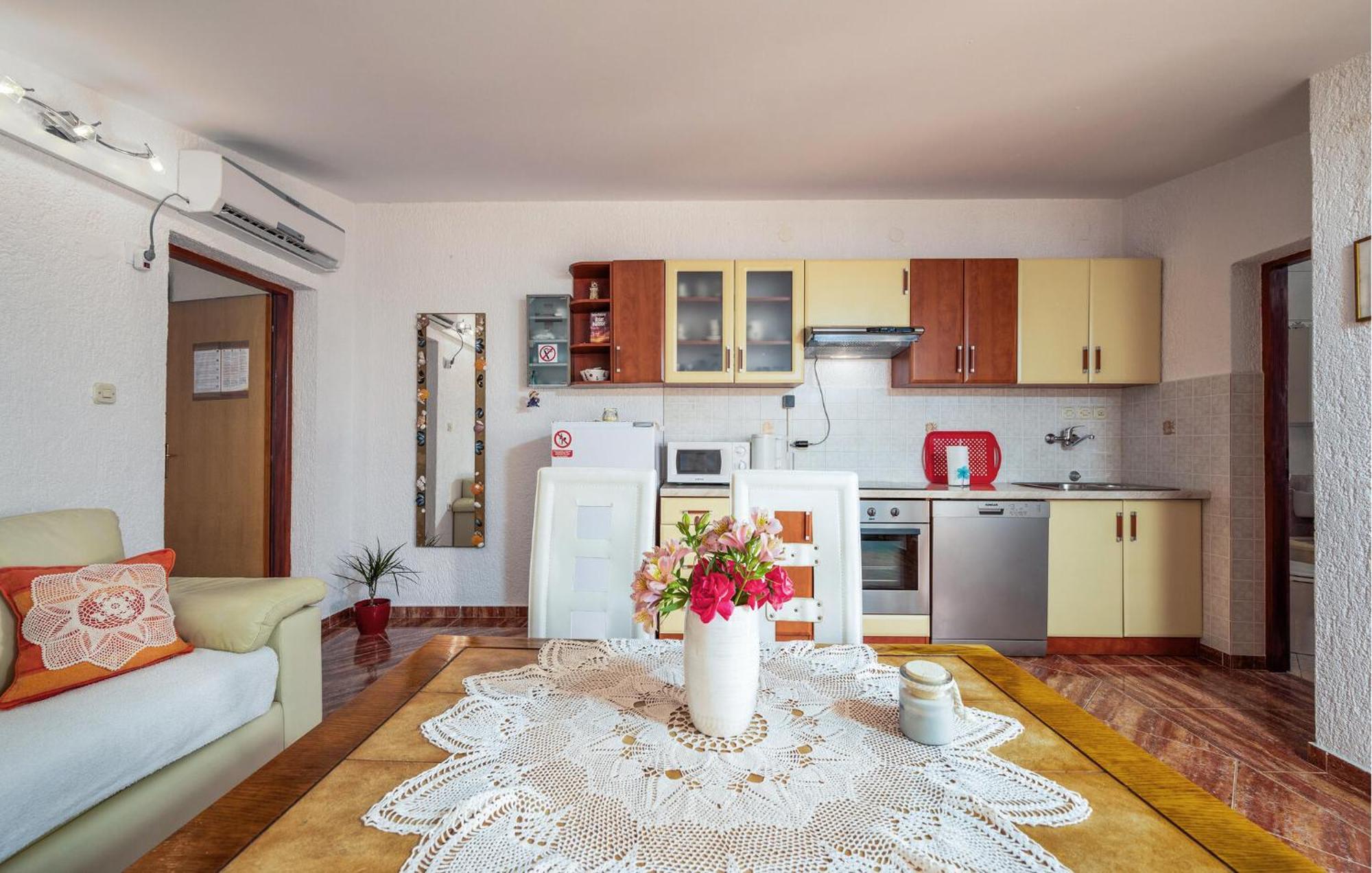 1 Bedroom Beautiful Apartment In Betiga Barbariga Dış mekan fotoğraf