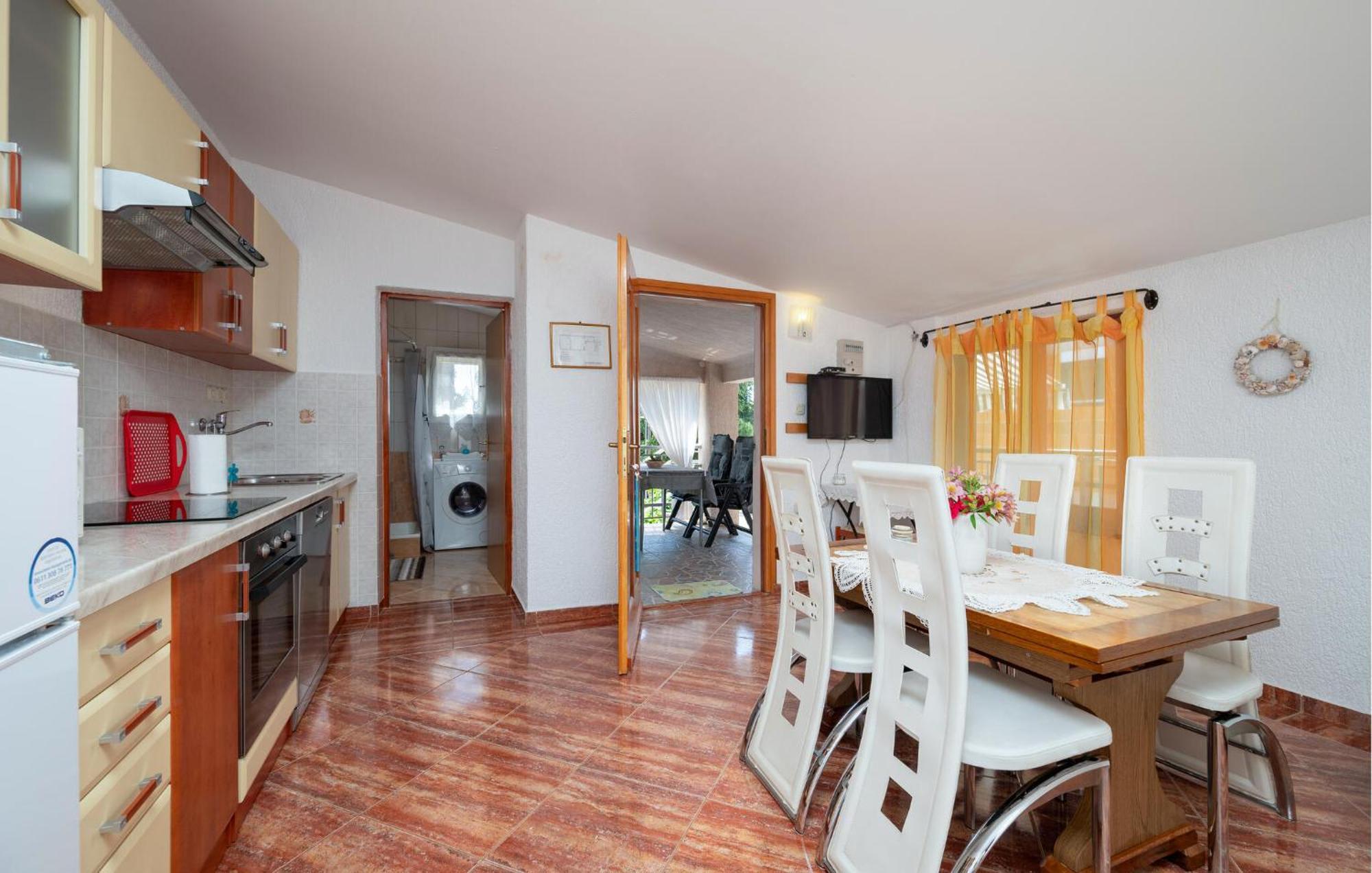 1 Bedroom Beautiful Apartment In Betiga Barbariga Dış mekan fotoğraf