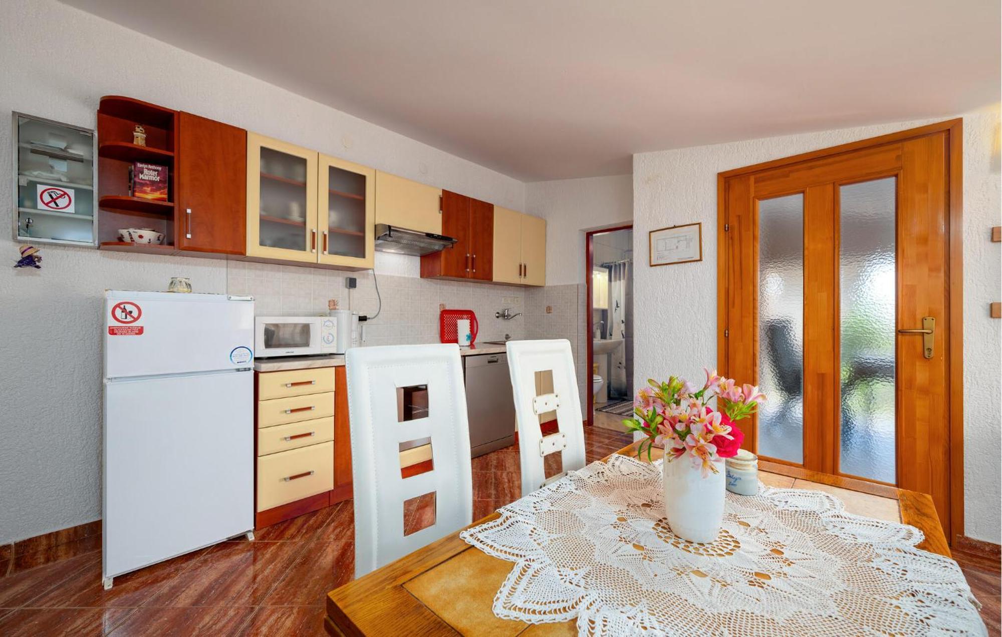 1 Bedroom Beautiful Apartment In Betiga Barbariga Dış mekan fotoğraf