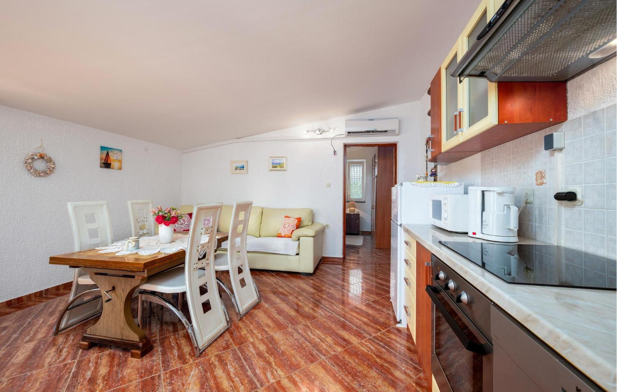 1 Bedroom Beautiful Apartment In Betiga Barbariga Dış mekan fotoğraf
